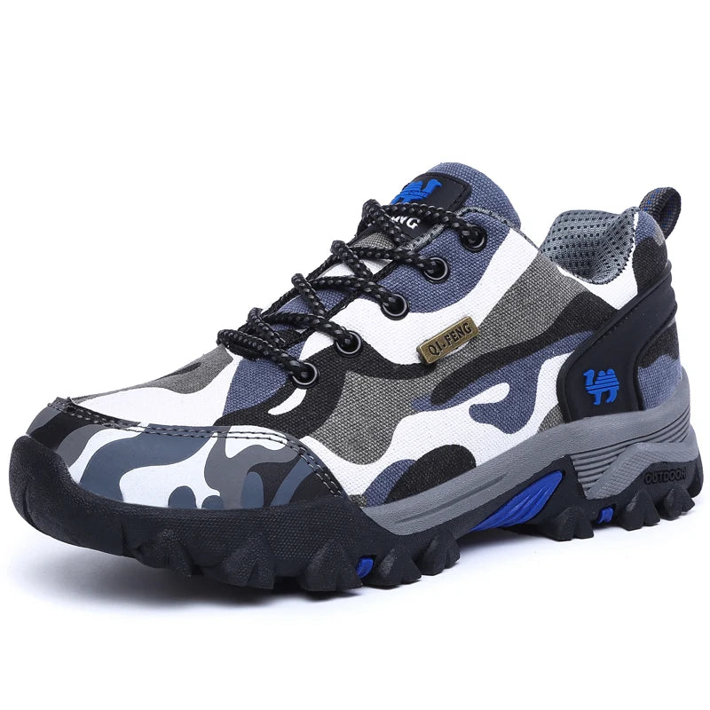 Bota Masculina Monzzani Adventure Camuflada Army, com solado antiderrapante e forro respirável, ideal para resistência e conforto em qualquer terreno.