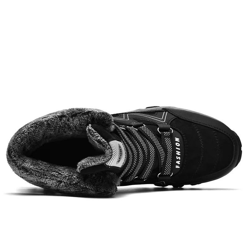 Bota Masculina Monzzani Snow Fashion em camurça premium, forrada com pelúcia e solado antiderrapante para máximo conforto e proteção no inverno.