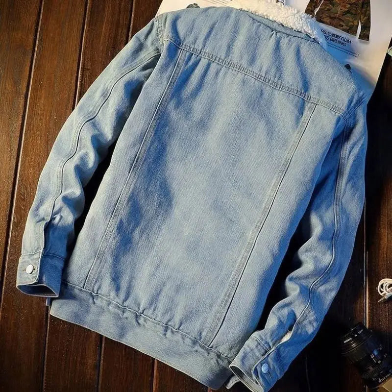 Jaqueta Jeans Masculina Monzzani® Modern, azul, com fechamento em botões e design sofisticado, ideal para um visual elegante e versátil.