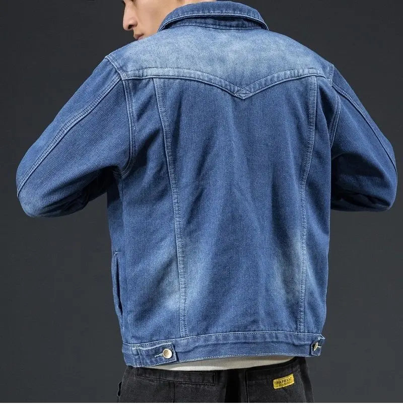 Jaqueta Masculina Jeans Monzzani® com forro de lã acolchoado, estilo clássico e fechamento em botões, perfeita para dias frios e ambientes climatizados.