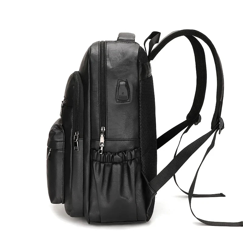 Mochila Executiva Monzzani MZ803 em couro, com alças acolchoadas, acabamento refinado e compartimento para notebook.