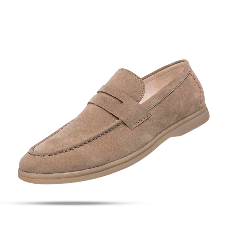 Sapato masculino Loafer Monzzani MZ900 em camurça, elegante e versátil, ideal para compor looks sociais e casuais com conforto e estilo.