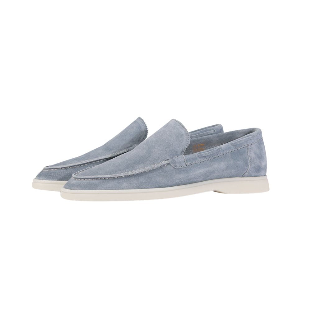 Sapato masculino Loafer Monzzani MZ902 em camurça, ideal para looks elegantes e casuais, com conforto e sofisticação para ocasiões especiais.