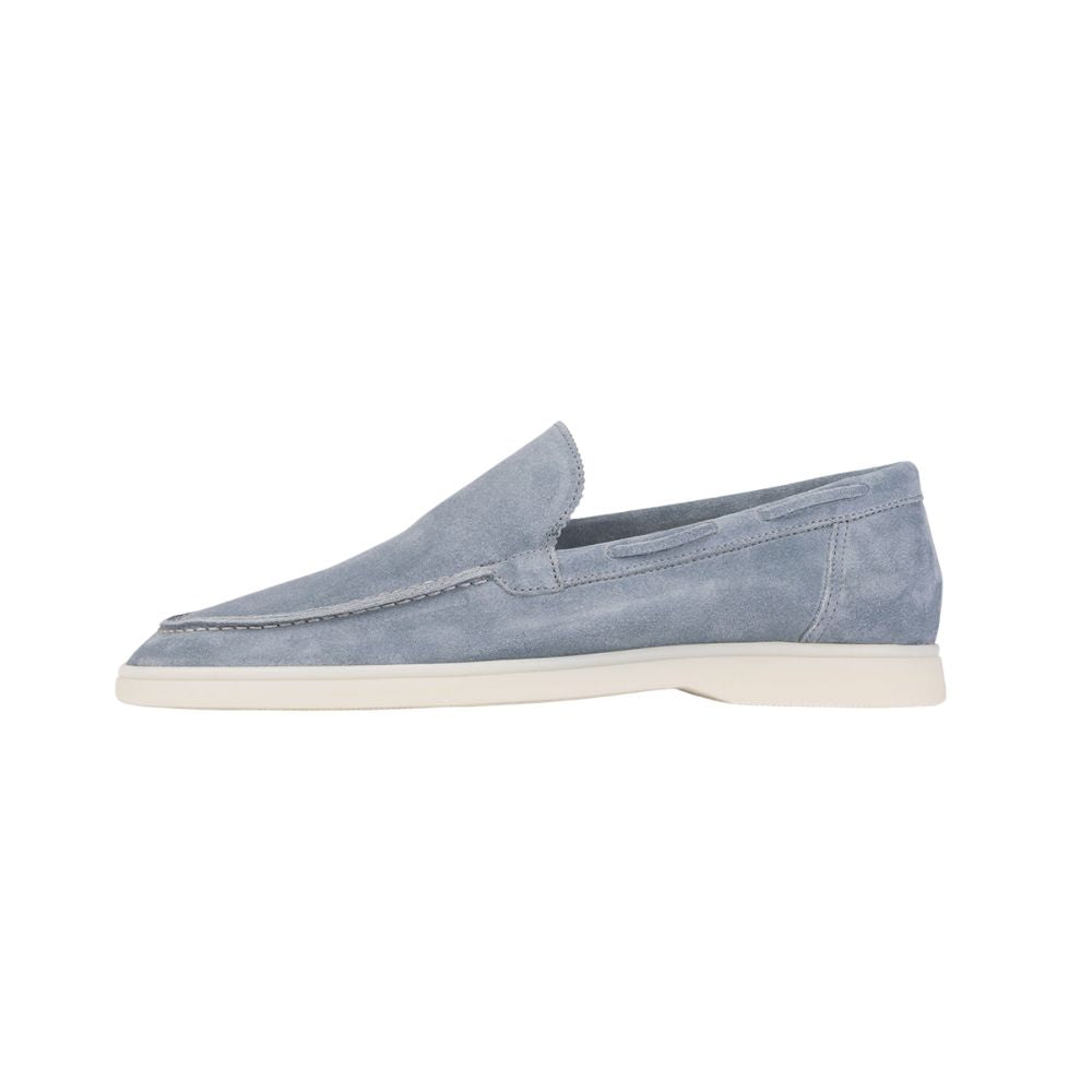 Sapato masculino Loafer Monzzani MZ902 em camurça, ideal para looks elegantes e casuais, com conforto e sofisticação para ocasiões especiais.