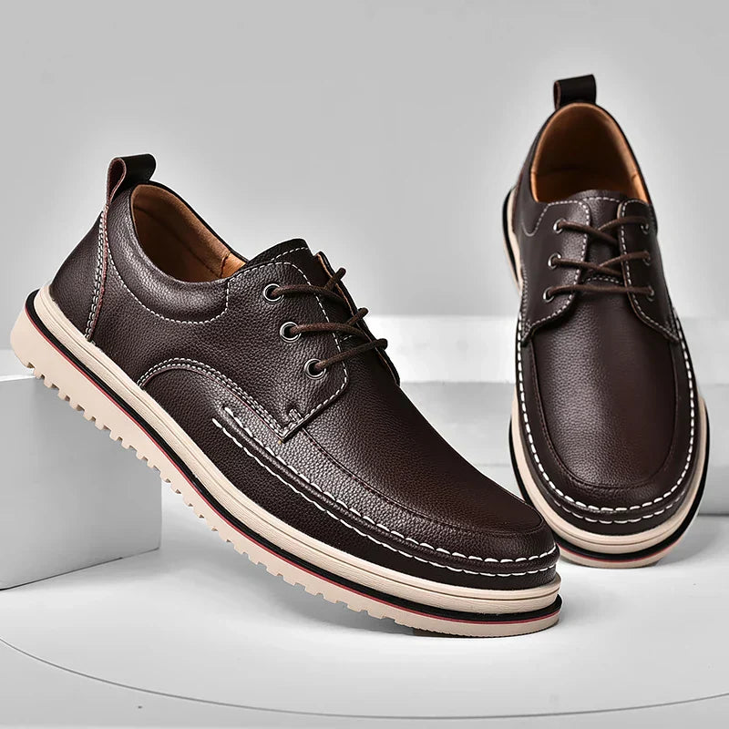 Sapato masculino Monzzani MZ921 em couro premium com sola de borracha, design elegante e versátil para looks sociais e casuais com conforto.
