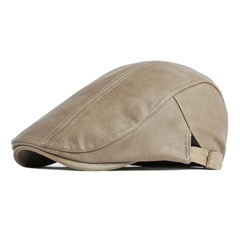 Boina Masculina British Retrô em Couro, disponível em Cáqui, Marrom, Cinza Escuro e Preto, oferecendo sofisticação e conforto em todos os climas.