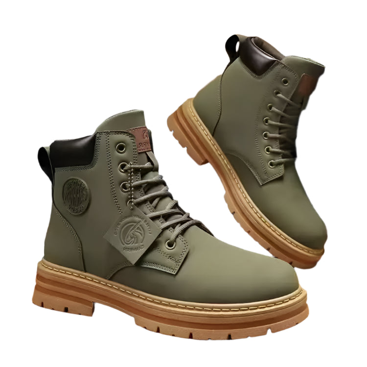 Bota Masculina Monzzani Provincial Urban em couro sintético, com solado antiderrapante e palmilha confortável para o dia a dia.