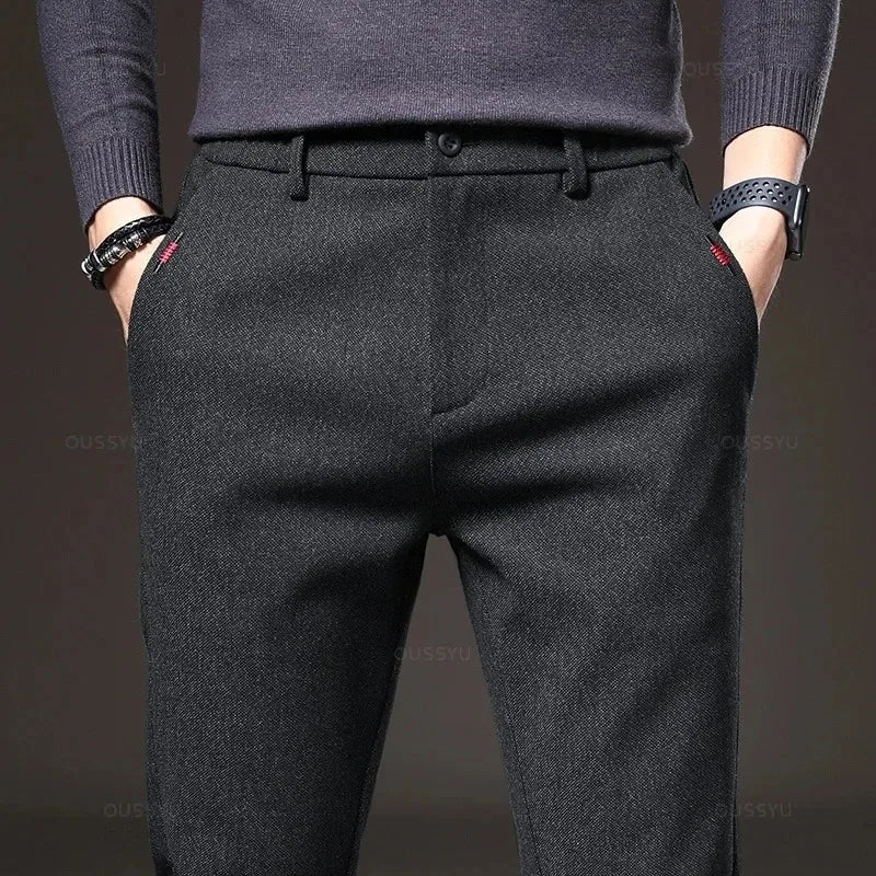 Calça de Alfaiataria Monzzani, corte refinado e tecido de qualidade. Elegante, confortável e perfeita para ocasiões formais.