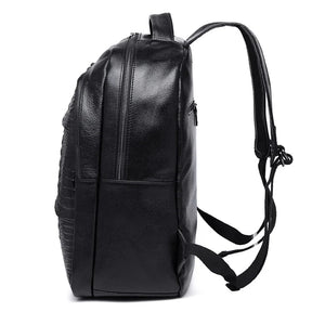 Mochila Executiva em Couro Monzzani MZ801 preta com design clássico, alças acolchoadas e compartimento para notebook.
