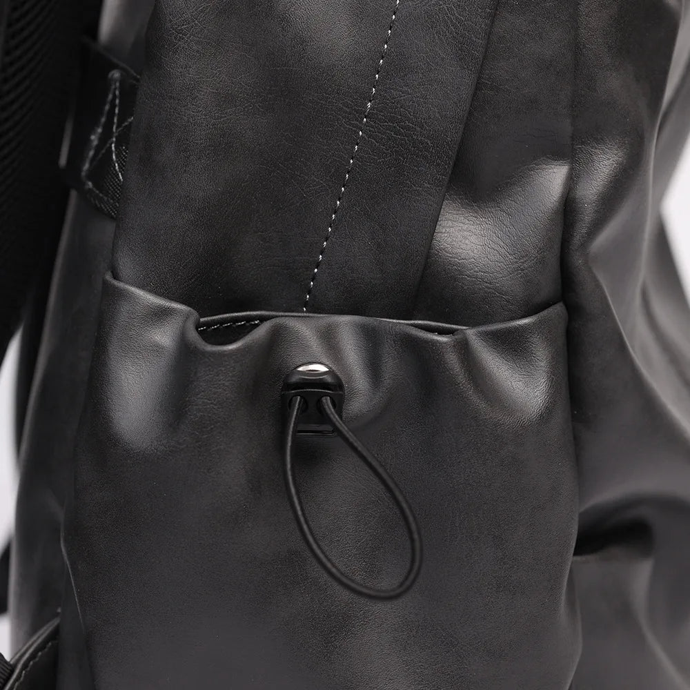 Mochila Executiva em Couro Monzzani MZ802 com alças acolchoadas, design elegante e espaço para notebook.