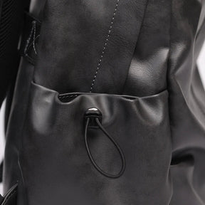 Mochila Executiva em Couro Monzzani MZ802 com alças acolchoadas, design elegante e espaço para notebook.