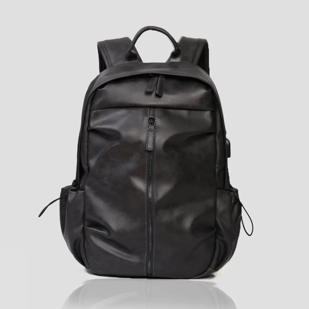 Mochila Executiva em Couro Monzzani MZ802 com alças acolchoadas, design elegante e espaço para notebook.