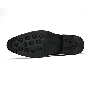 Sapato masculino Derby Monzzani MZ904 em couro texturizado e lustrado, elegante e versátil, ideal para ocasiões formais e composições sociais refinadas.