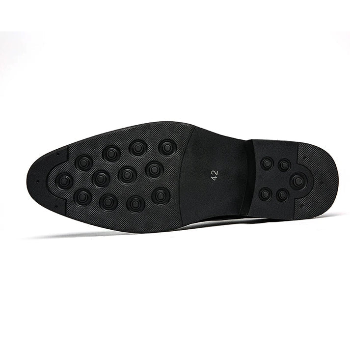 Sapato masculino Derby Monzzani MZ904 em couro texturizado e lustrado, elegante e versátil, ideal para ocasiões formais e composições sociais refinadas.