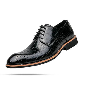Sapato masculino Derby Monzzani MZ904 em couro texturizado e lustrado, elegante e versátil, ideal para ocasiões formais e composições sociais refinadas.