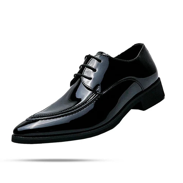 Sapato masculino Derby Monzzani MZ924 em couro envernizado verde esmeralda e preto, com cadarço trançado e plataforma de 4 cm para looks sociais elegantes.