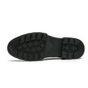 Sapato masculino Derby Monzzani MZ909 em camurça, com solado tratorado e plataforma de 4 cm, ideal para looks sociais e casuais com estilo e conforto.