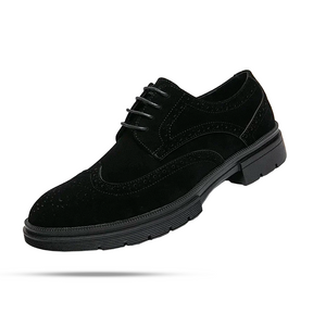 Sapato masculino Derby Monzzani MZ909 em camurça, com solado tratorado e plataforma de 4 cm, ideal para looks sociais e casuais com estilo e conforto.