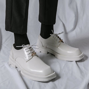 Sapato masculino Derby Monzzani MZ910 em couro premium fosco, com solado tratorado de 5 cm, ideal para composições urbanas, sociais e casuais com estilo.