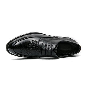 Sapato masculino Derby Monzzani MZ913 em couro texturizado em escamas, design elegante com plataforma de 4 cm, ideal para looks formais e casuais.