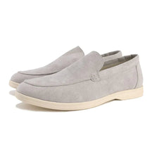 Sapato masculino Loafer Monzzani MZ905 em camurça macia, elegante e versátil, perfeito para looks sociais e casuais com conforto e estilo refinado