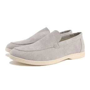 Sapato masculino Loafer Monzzani MZ905 em camurça macia, elegante e versátil, perfeito para looks sociais e casuais com conforto e estilo refinado