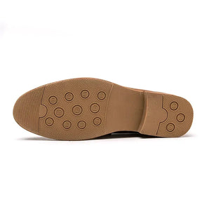 Sapato masculino Loafer Monzzani MZ914 em couro com costura central e sola vulcanizada, elegante e versátil para composições sociais e casuais.