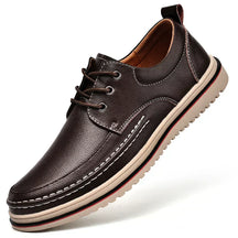 Sapato masculino Monzzani MZ921 em couro premium com sola de borracha, design elegante e versátil para looks sociais e casuais com conforto.