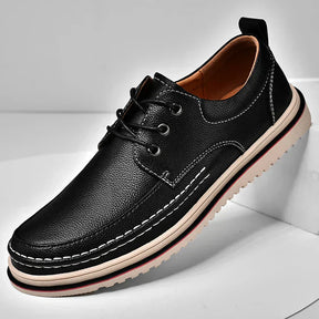 Sapato masculino Monzzani MZ921 em couro premium com sola de borracha, design elegante e versátil para looks sociais e casuais com conforto.