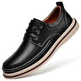 Sapato masculino Monzzani MZ921 em couro premium com sola de borracha, design elegante e versátil para looks sociais e casuais com conforto.